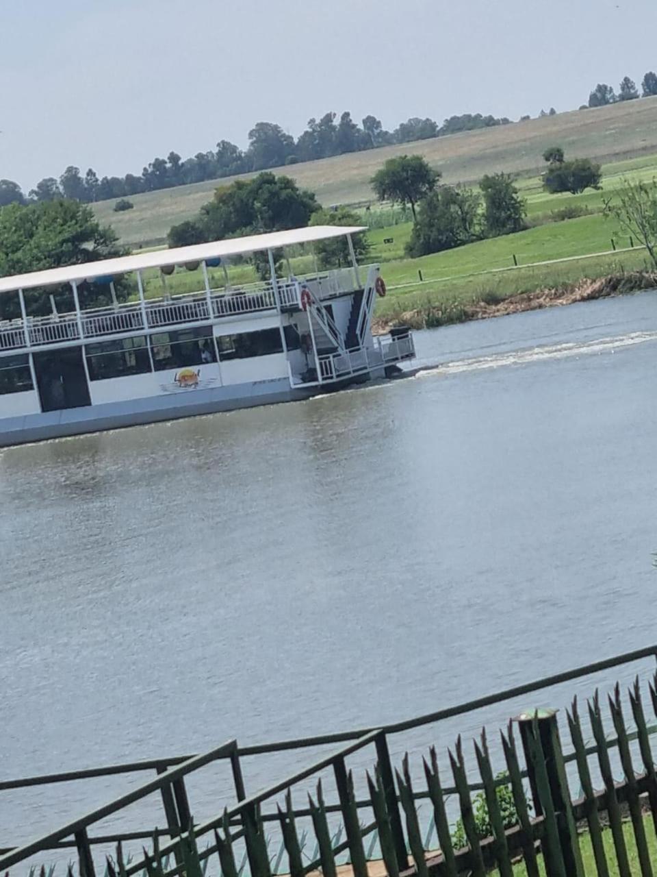 Emufuleni River Logde Lodge *